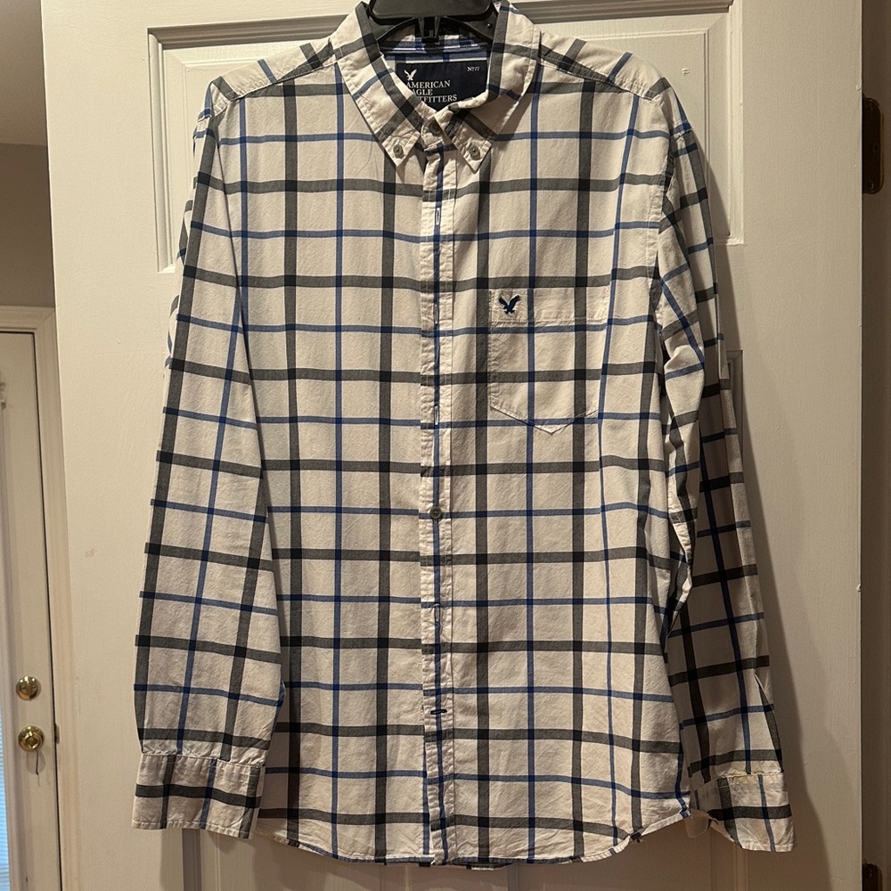 American Eagle Outfitters Men's White and Blue Checkered Shirt